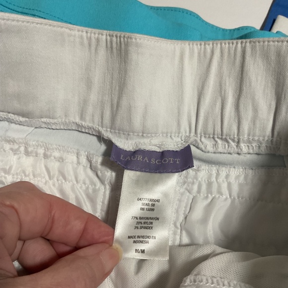 4 PAIR LAURA SCOTT PULL ON BERMUDA’S - Picture 6 of 8